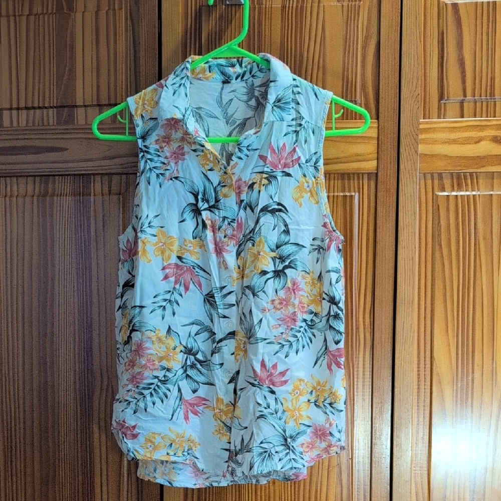 Floral Sleeveless Button Down Women